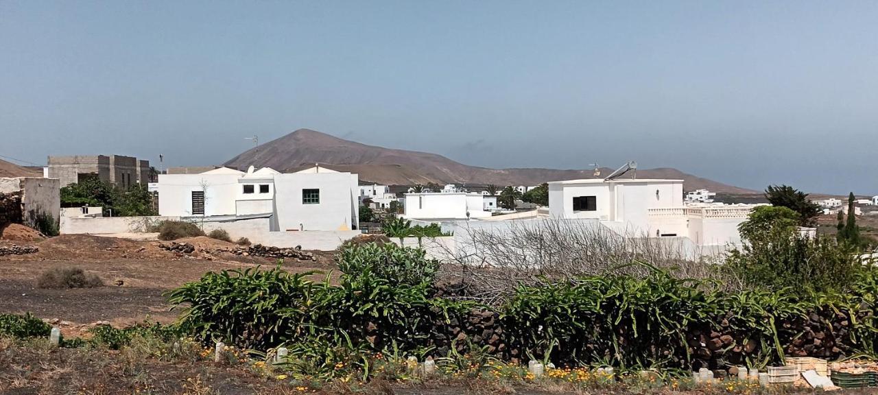 Apartamentos Falcon Tinajo Εξωτερικό φωτογραφία