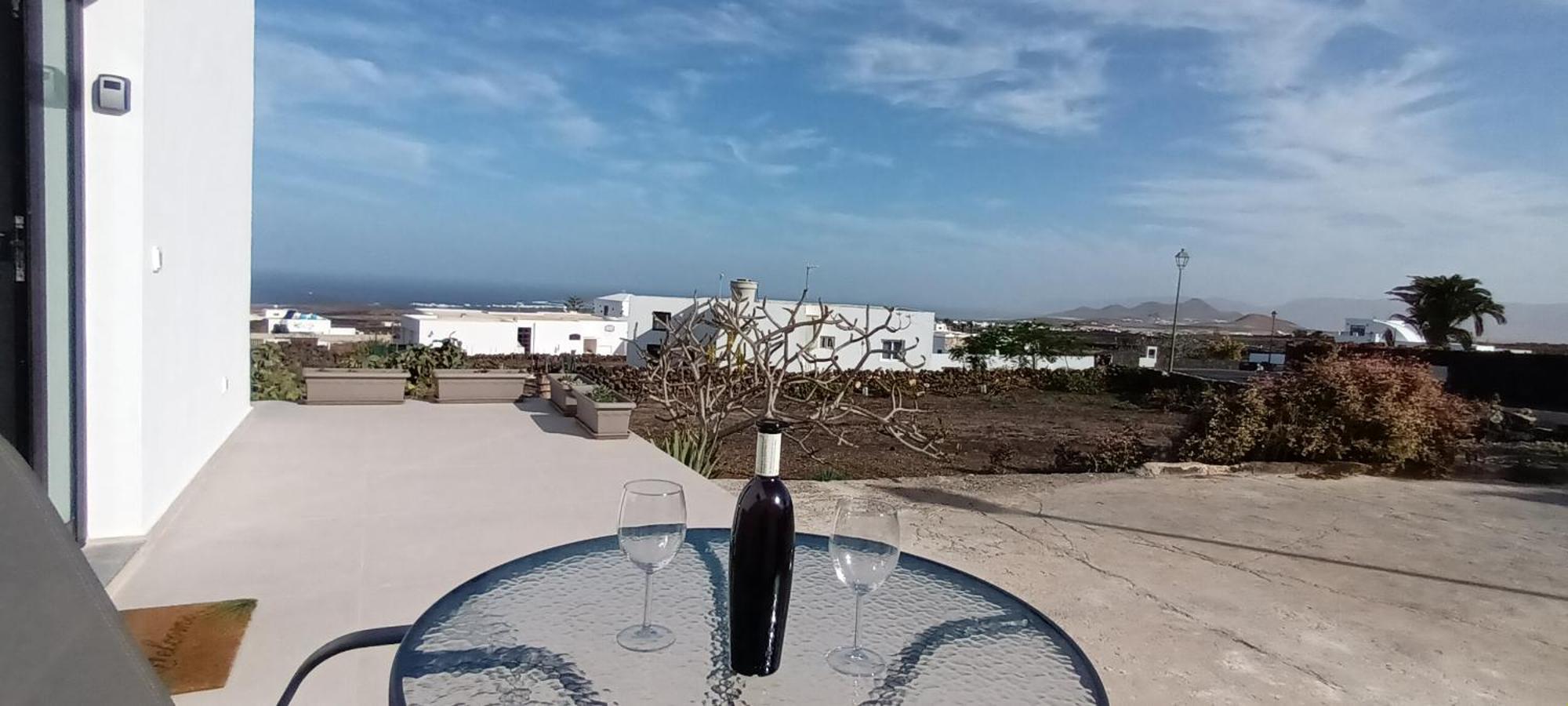 Apartamentos Falcon Tinajo Εξωτερικό φωτογραφία