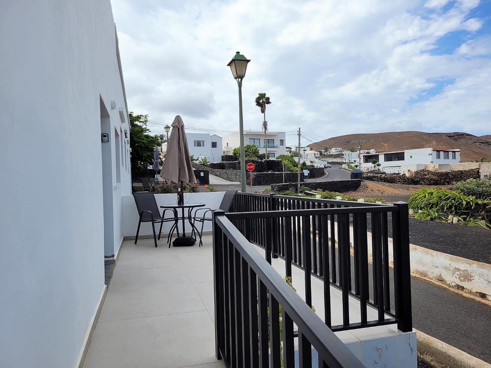 Apartamentos Falcon Tinajo Εξωτερικό φωτογραφία