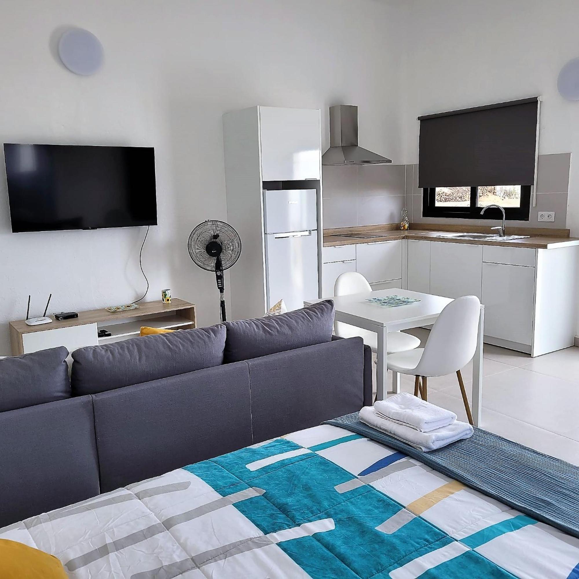 Apartamentos Falcon Tinajo Εξωτερικό φωτογραφία